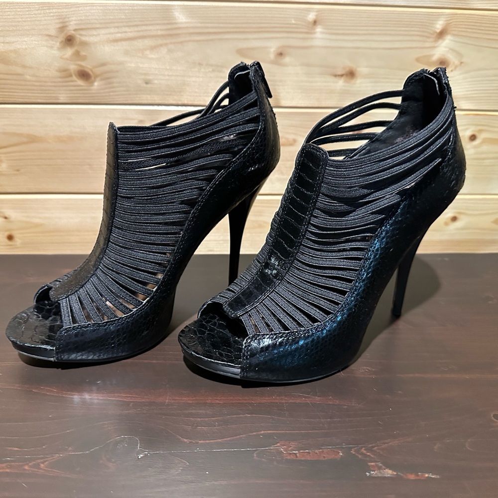 Almost new beautiful Carlos Santana booties in size 6.5
